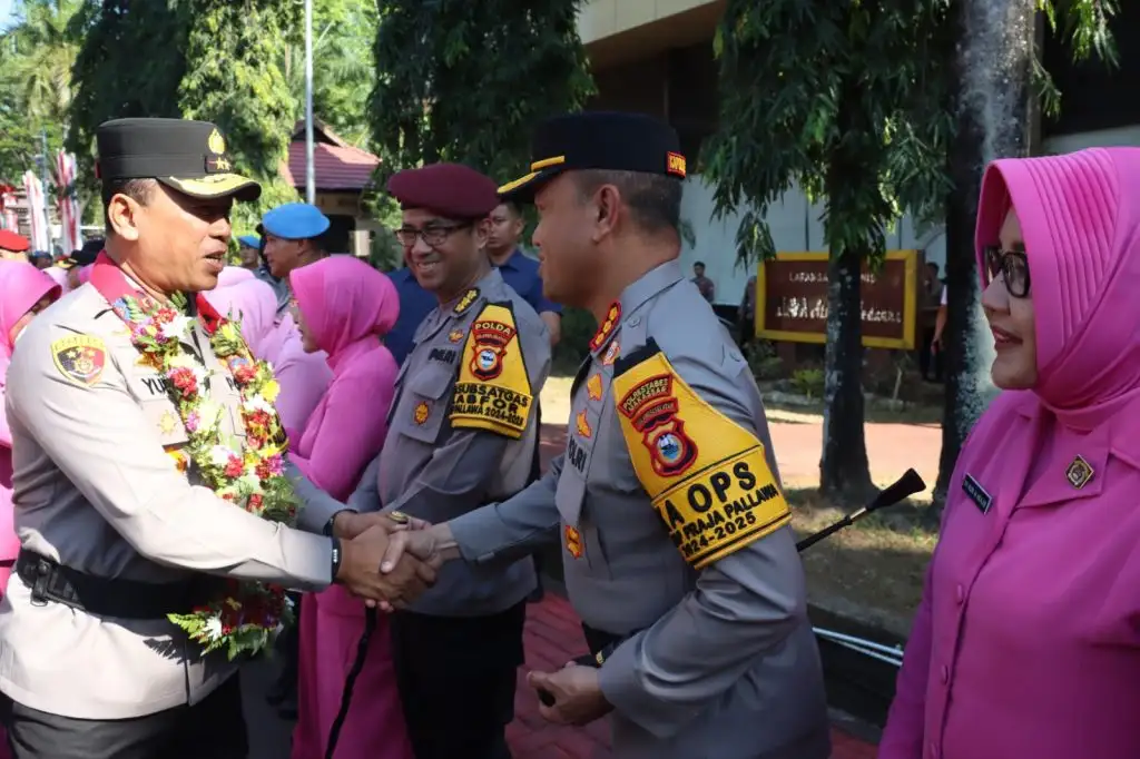 Tradisi Penyambutan Kapolda Sulsel Irjen Pol. Dr. Yudhiawan di Mako Polda Sulsel