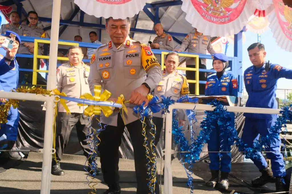 Kapolda Sulsel Resmikan Kapal Patroli C1-3012 Sikatan di Dermaga Ditpolairud Polda Sulsel