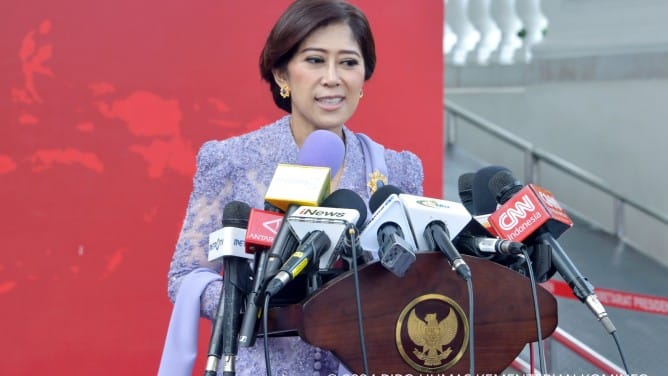 MEUTYA HAFID, DARI JURNALIS LAPANGAN JADI MENTERI KOMUNIKASI DAN DIGITAL