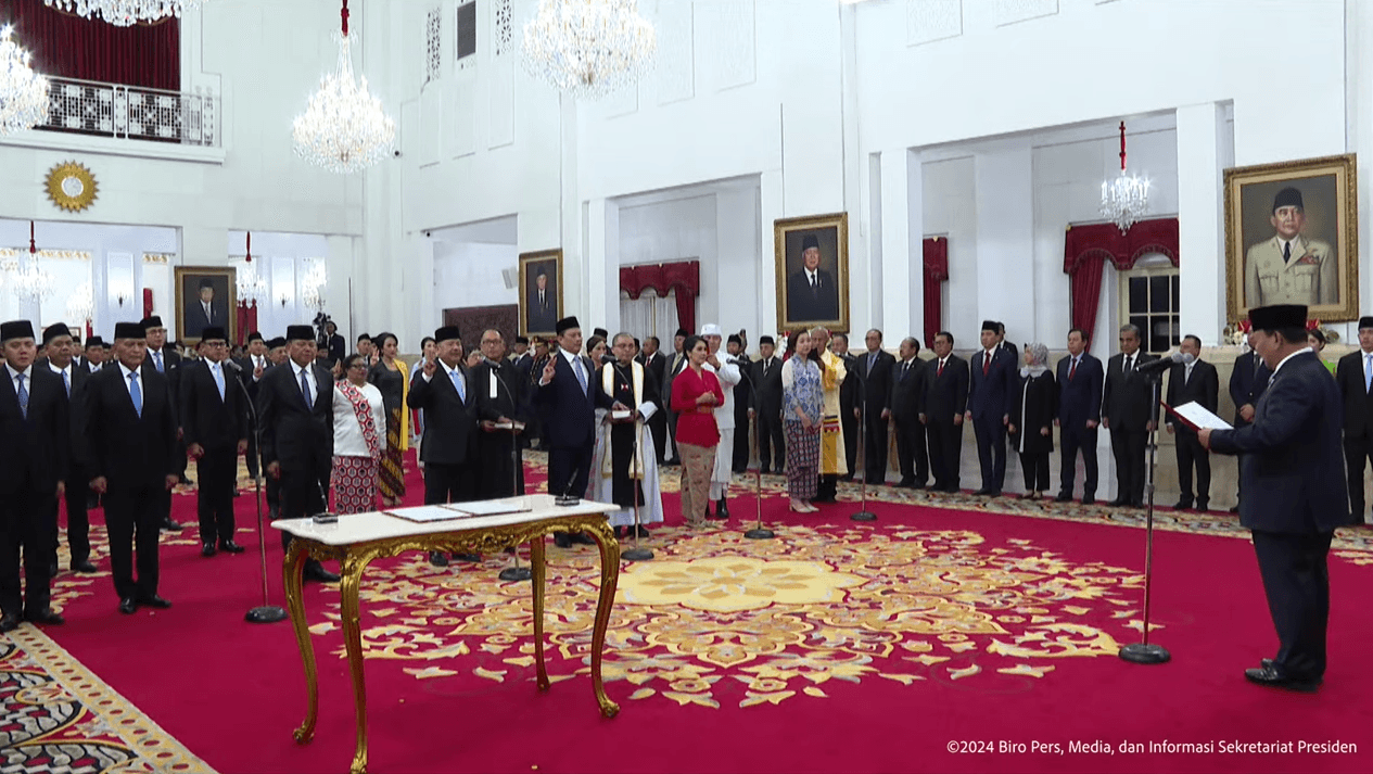 Presiden Prabowo Subianto Lantik Sekretaris Kabinet dan Wakil Menteri Kabinet Merah Putih, di Istana Negara