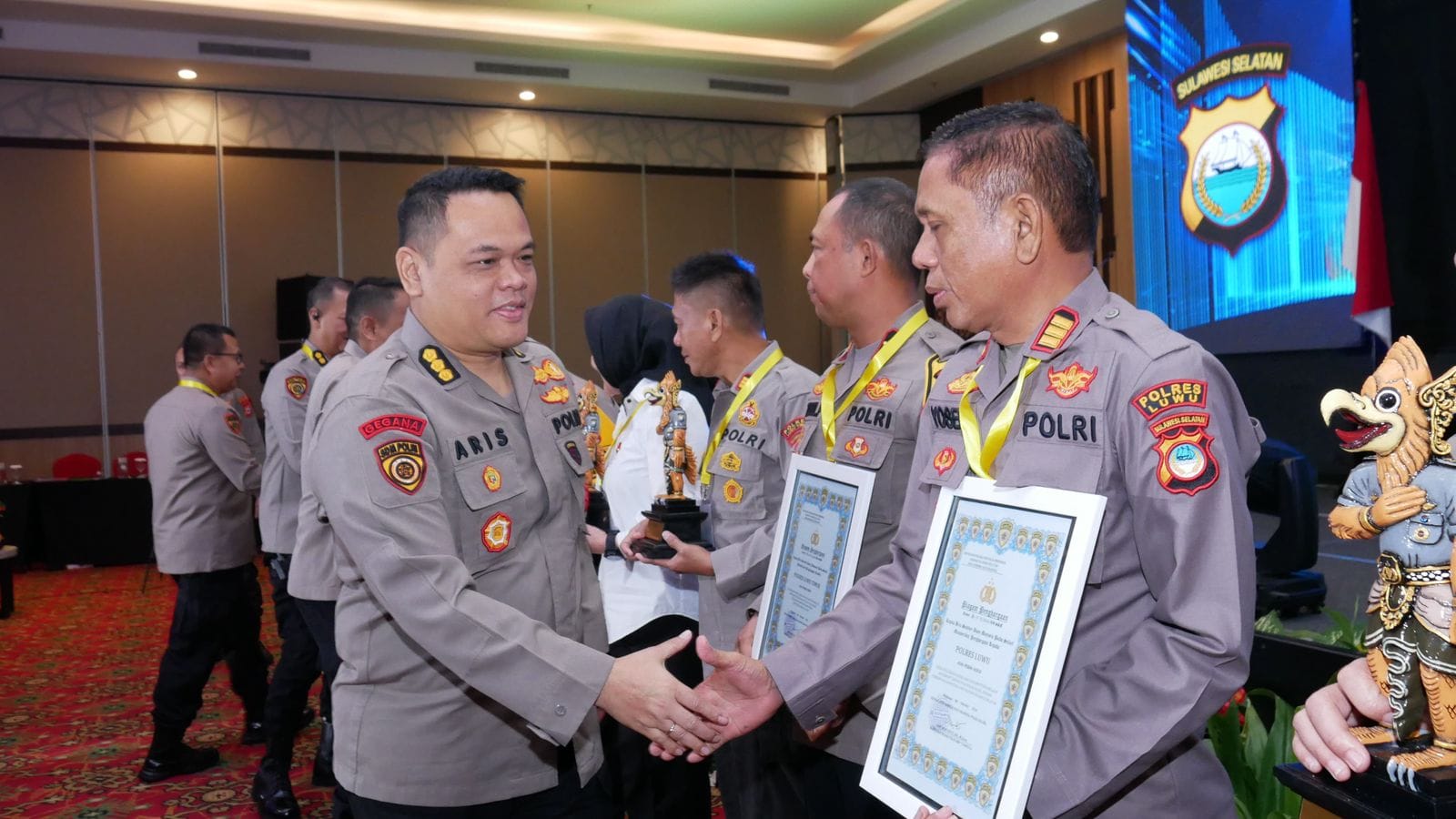Polres Luwu Menyabet Penghargaan di Rakorbin SDM Polri 2024: Sinergi yang Menginspirasi