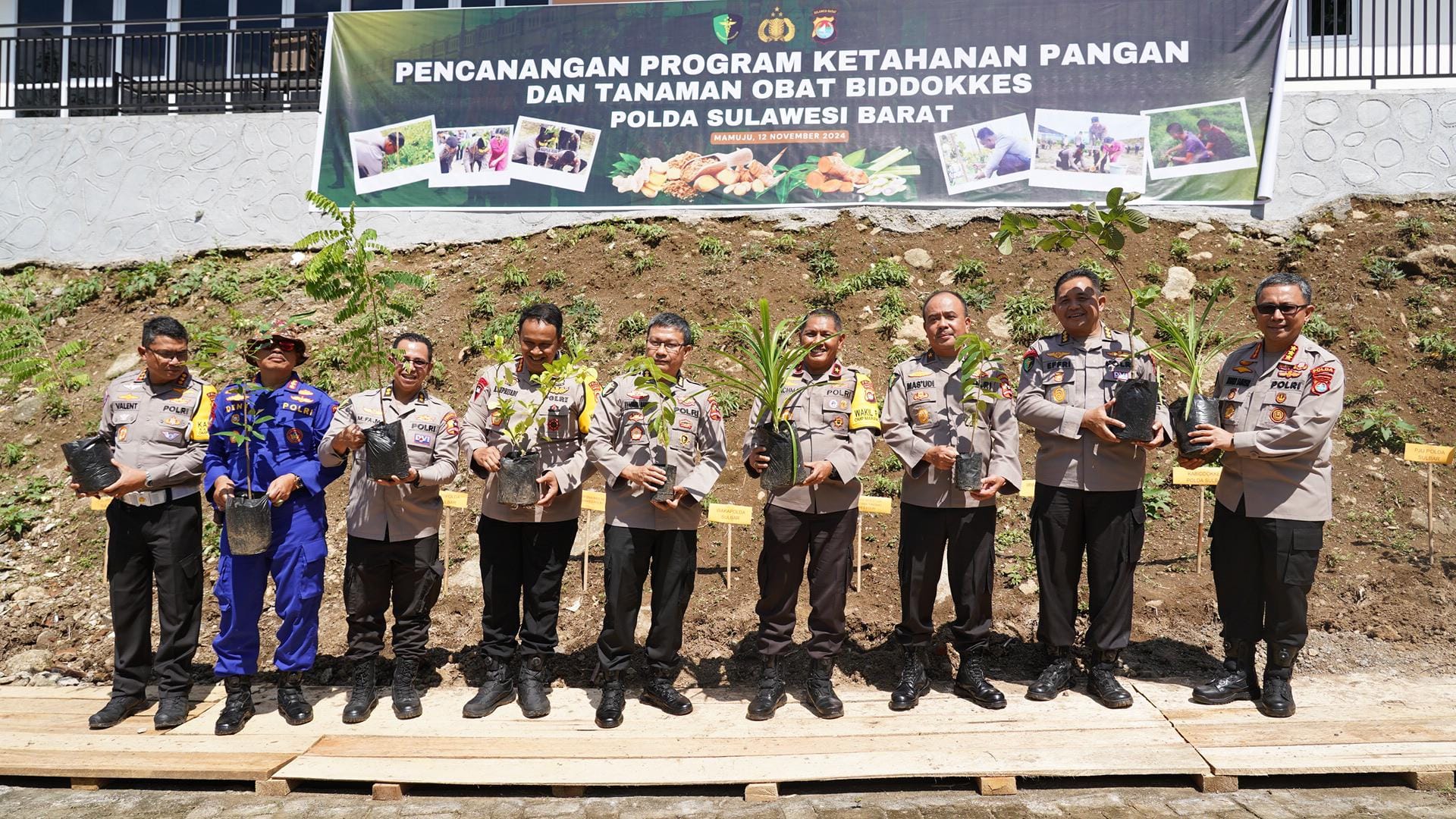 Tim Pusdokkes Polri Apresiasi Kebun Ketahanan Pangan dan Tanaman Obat Polda Sulbar