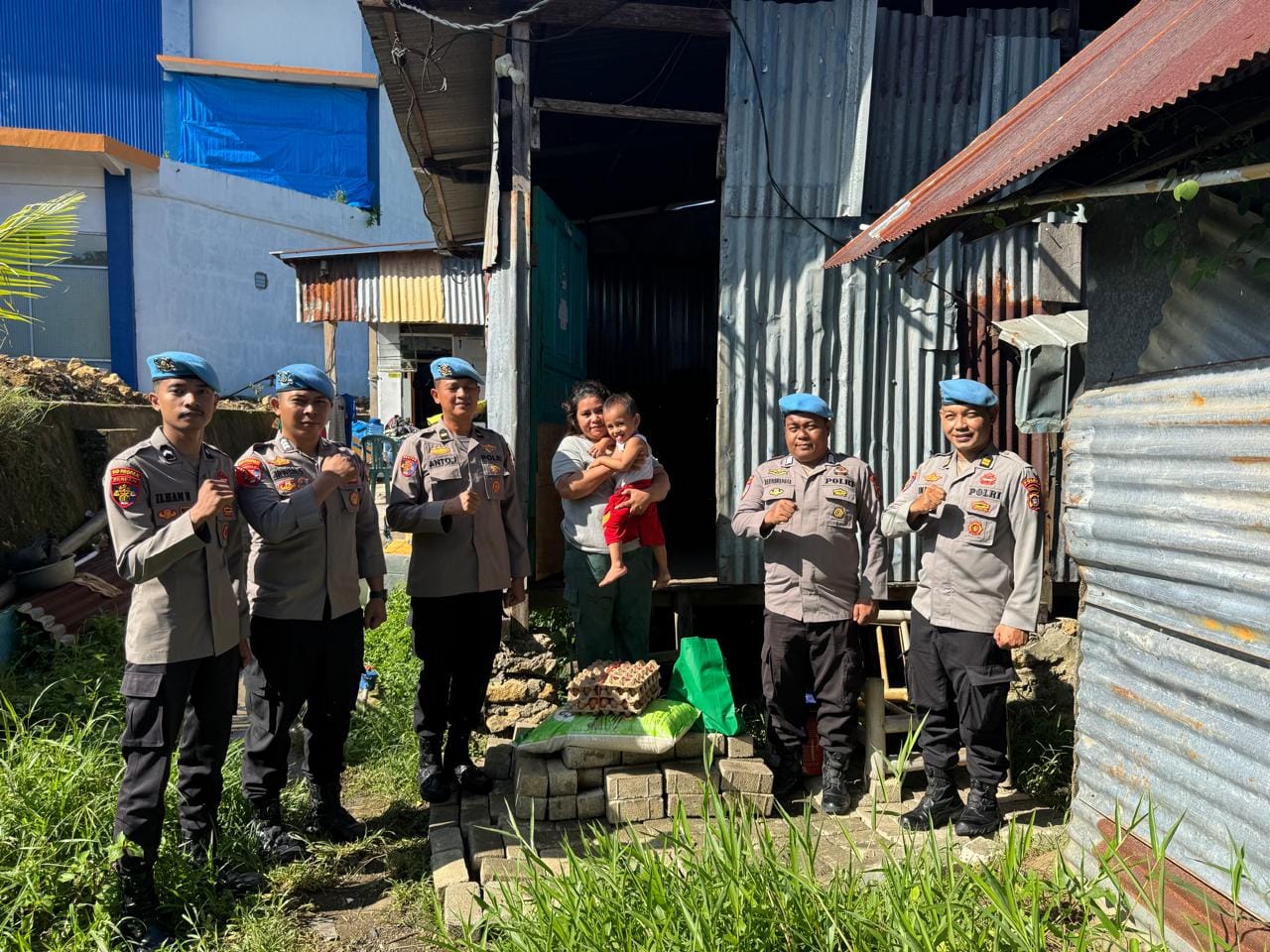 Peduli, Bid Propam Polda Sulbar Berbagi dengan Warga Kurang Mampu