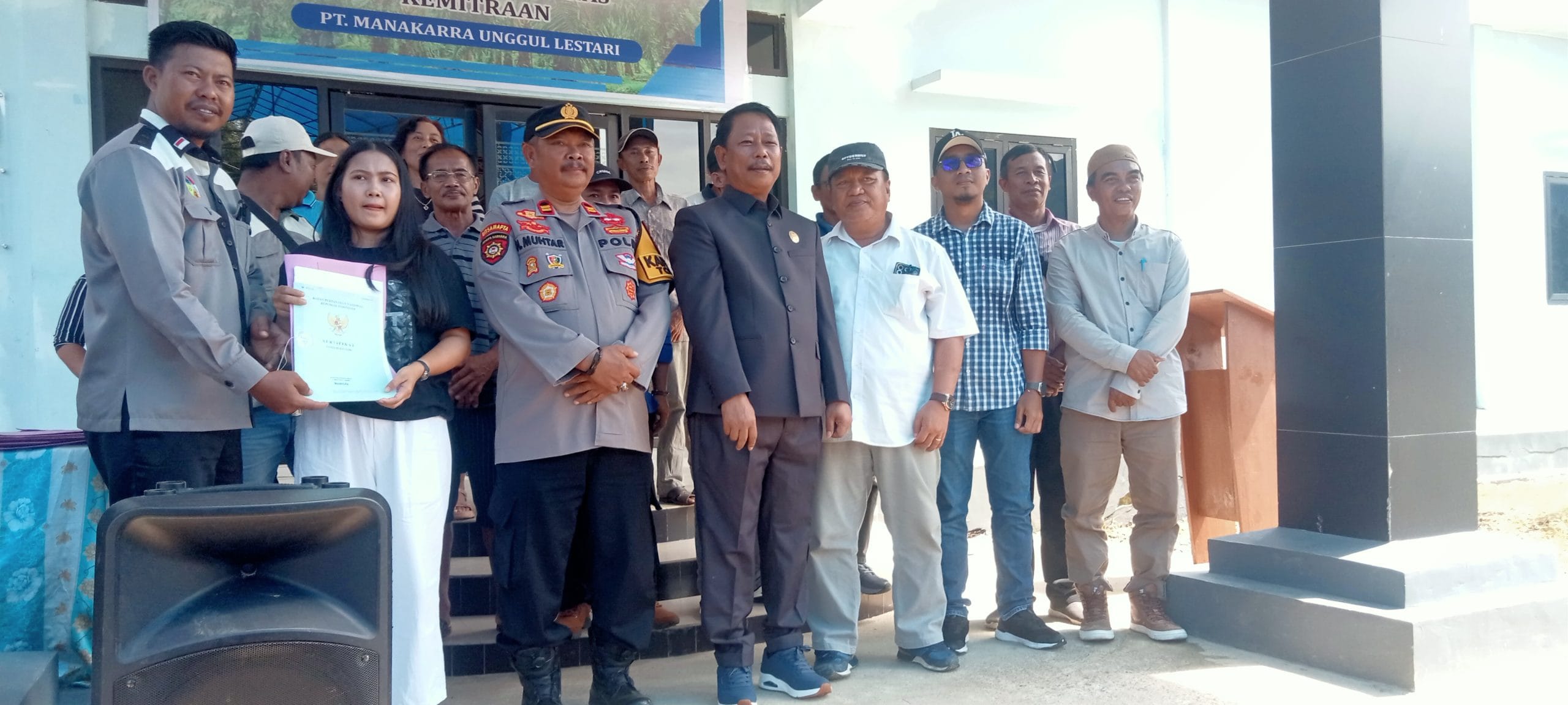 Ketua DPRD Kabupaten Mamuju Hadiri Penyerahan Sertifikat Mitra Plasma Di Kantor PT Mul