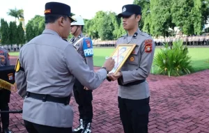 Kapolda Sulsel Pimpin Upacara Pemberian Penghargaan dan PTDH Personel Polda Sulsel