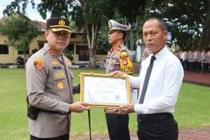 Kapolres Luwu Sampaikan Penghargaan Ombudsman RI Untuk Satlantas Dan Satintelkam Atas Capaian Kepatuhan Pelayanan Publik