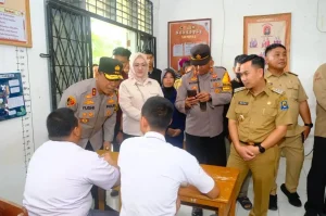 Kapolda Sulsel Bersama Pj Gubernur Pantau Pemberian Makan Siang Gratis Bergizi di SMAN 9 Jeneponto