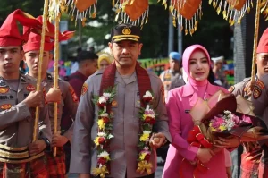 Tradisi Penyambutan Kapolrestabes Makassar Kombes Pol Arya Perdana