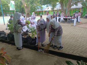 Kerja Bakti Bersama Sebelum Libur Ramadhan