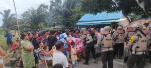 Menghindari Bentrok antara Petugas dan Masyarakat Eksekusi Sengketa Lahan Persahawahan di Desa Parekaju di Tunda