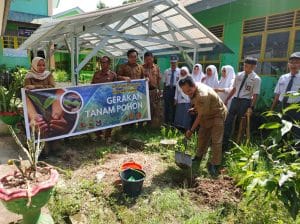 Gerakan Tanam Pohon SMA Negeri 2 Enrekang