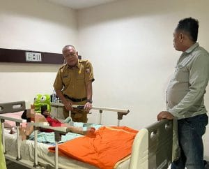 Dirawat di Sandi Karsa, Ratasya Dapat Jengukan Dari Kepala BKPSDMD Pemkot Makassar