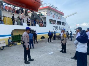 Jamin Kelancaran Arus Mudik Lebaran, Sat Polair Polres Majene Amankan Pemberangkatan KM. Sabuk Nusantara