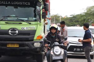 Berbagi dengan Hati, Polri Selalu di Hati! Sat Intelkam Polres Luwu dan Mahasiswa Tebar Kebaikan di Bulan Ramadhan