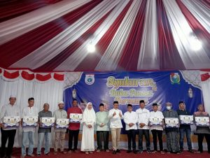 Safari Ramadhan di Majene, Gubernur dan Bupati Bagikan Seribuan Paket Sembako