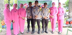 Baksos Ramadan, Kapolresta Mamuju Bersama Bhayangkari Salurkan Bantuan Paket Sembako Kepada Warga Kurang Mampu