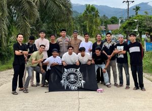 Komunitas BrotherID43 Bersama Bhabinkamtibmas Desa Rantemario Berbagi Takjil, Patut Di Apresiasi