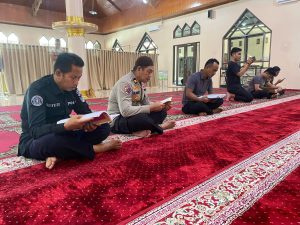 Tingkatkan Iman dan Taqwa di Bulan Suci Ramadhan, Waka Polres Majene Gelar Tadarusan Bersama Personel dan Jamaah Masjid Nurul Ikhlas
