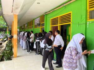 Mushofahah Pasca hari Raya Idul Fitri di UPT SMA Negeri 2 Enrekang