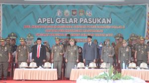 Gubernur Sulsel Pimpin Apel Satpol PP di Wajo Naik Mobil Listrik Jeep Andalan Cek Kesiapan Pasukan