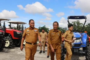 Bupati Wajo Serahkan Bantuan Alat dan Mesin Pertanian