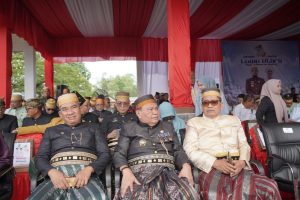 Hadiri Hari Jadi Lutra, Sekda dan Ketua TP PKK Luwu Beri Ucapan Selamat