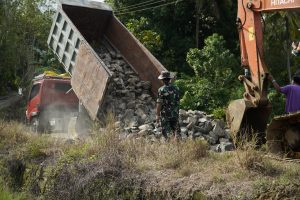 Kodim 1406/Wajo Mulai Pembongkaran Material TMMD Ke-124 Tahun 2025 di Desa Temmabarang
