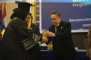 Wagub Salim S. Mengga menghadiri Wisuda Universitas Terbuka Majene Periode 1 Tahun 2025 di Ballroom Grand Maleo Hotel Mamuju