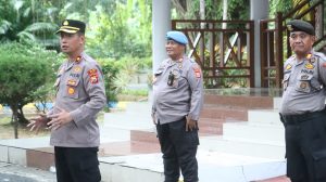 Personel Polres Wajo Kawal Pengamanan Aksi Unjuk Rasa HMI di DPRD