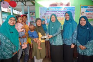 Intervensi Percepatan Penurunan Stunting, Hj. Kurniah Kunjungi Posyandu Raflesia Desa Bassiang Timur