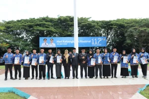 Bupati Serahkan SK Bagi 572 CPNS dan PPPK Tahun 2025, Andi Rosman : Selamat Bekerja