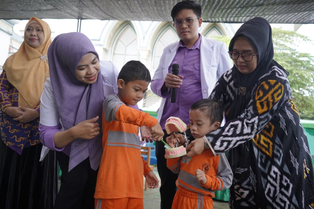 Sukseskan Gebyar PAUD 2025, Pokja Bunda PAUD Luwu Kolaborasi PDGI Gelar Pemeriksaan Gigi Gratis