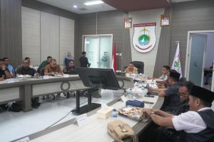 Wagub Salim S Mengga Memimpin Rapat Tim Terpadu Pengendalian Dan Evaluasi Izin Usaha Pertambangan Mineral Bukan Logam Dan Batuan