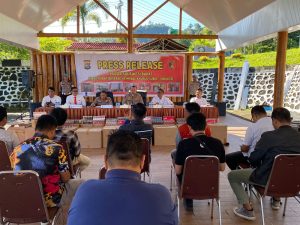 konferensi pers yang dipimpin langsung Kapolda Sulbar, Terungkap fakta peredaran rokok ilegal