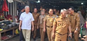 Ketua DPRD Wajo Dampingi Bupati dan Wakil Bupati Tinjau Pasar Mini