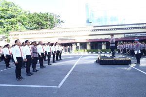 Kapolrestabes Makassar Berikan Penghargaan kepada 67 Personel Berprestasi