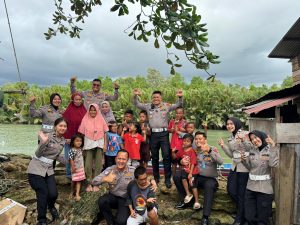 Semarak HUT Bhayangkara 79, Dirlantas Polda Sulbar Berbagi di Panti Asuhan Campaloga dan Kampanyekan Keselamatan Berkendara