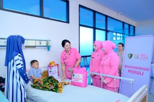 Ketua Bhayangkari Daerah Sulsel Bakti Kesehatan Operasi Bibir Sumbing di RS Bhayangkara Makassar