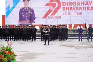 Upacara Puncak Hari Bhayangkara ke-79 Polda Sulbar Laksakan Di Anjungan Pantai Manakarra Mamuju