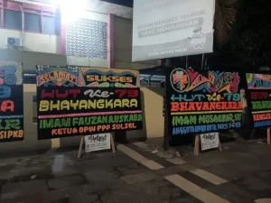Hut Bhayangkara Ke-79, Karangan Bunga Hiasan Halaman Polsek Bontoala