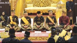 Kapolri Terima Anugerah Adat Ingatan Budi dari Lembaga Adat Melayu Riau