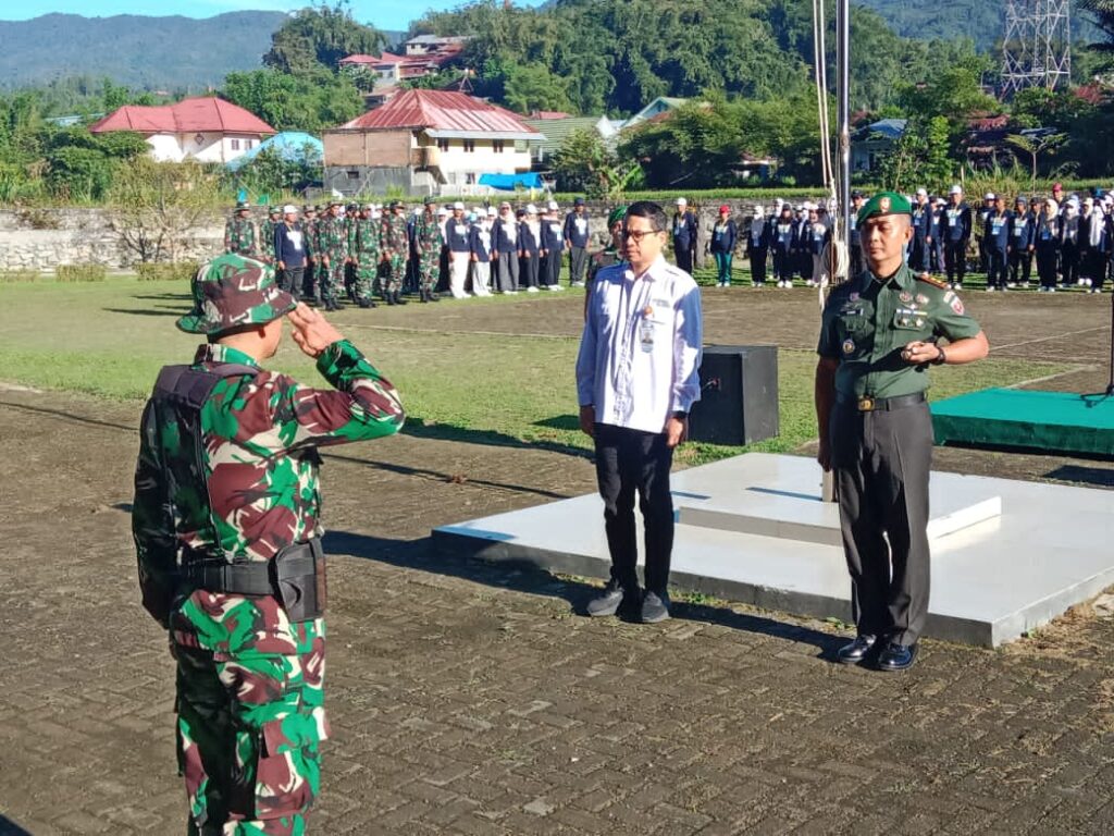 Upacara pembukaan peserta Retreat kepada Penyulu KB dalam rangka pengembangan ASN Lingkup Pemerintah Provinsi Sulawesi Barat Tahun 2025