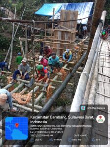 kepala Desa Rantetarima Bersama Masyarakatnya Saat Ini Sedang Dalam Proses Pembangunan Jembatan Permanen