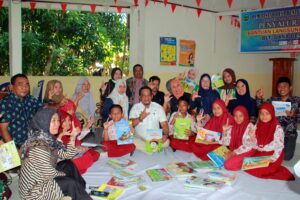 Dukung Program Prioritas, Bupati Luwu Bacakan Dongeng di Layanan Perpustakaan Keliling