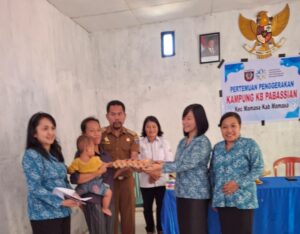 Ketua Pkk Kabupaten Mamasa Mengunjungi Kegiatan Posyandu dan Ibu Lansia di Desa Pebassian