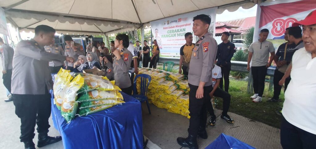Pemprov Sulbar Bersama Kepolisian Daerah Sulbar Gelar Gerakan Pangan Murah di Car Free Day Mamuju