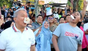 Semarak HUT RI ke-80 di Lapmer Sengkang, Bupati Andi Rosman dan Forkopimda Ikut Lomba Makan Kerupuk dan Lari Karung
