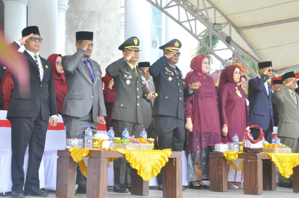 Hadiri Upacara HUT Ke 80 Kemerdekaan Republik Indonesia, Dandim 1402/Polman Sapa Veteran RI