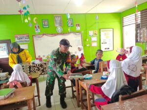 Babinsa Hadir di Tengah Masyarakat, Wujudkan Generasi Sehat Lewat Program MBG