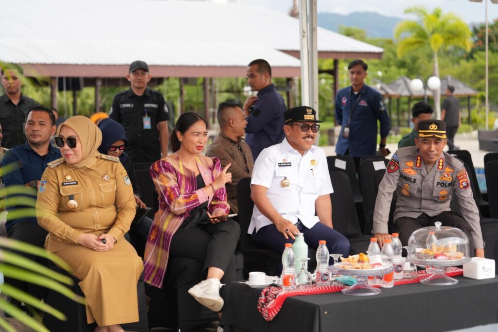 Gubernur Sulbar Bersama Wamenpar Menyaksikan Secara Langsung Etape Terakhir Ajang Sandeq Silumba 2025